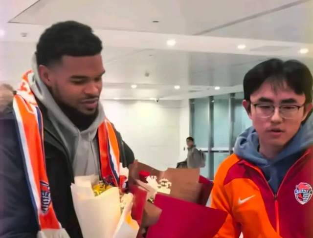 华体会-海牛新外援抵达，1.91米B2B中场，津门虎升级防线，挖宝西乙队长